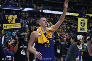 艾顿是湖人队史首位100%命中率0失误且砍两双的首发球员（艾顿成湖人队史首位先发，100%命中零失误豪取两双）