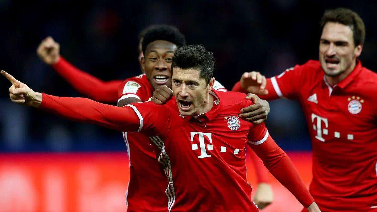 泰州队“苏超”冠军奖杯开启全市巡展，第一站在海陵老街（泰州队“苏超”冠军奖杯全市巡展启幕，首站海陵老街）