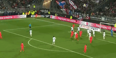 中超比赛亮点：上海海港绝杀山东泰山,（中超焦点战：上海海港补时绝杀山东泰山）