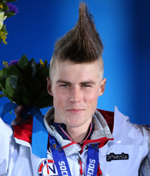 篮网半场获得20次罚球，托马斯轰19分紧咬比分（篮网半场获20次罚球，托马斯砍下19分紧追不舍）