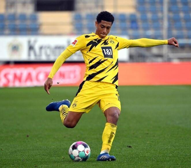 全市场：尤文与那不勒斯对格雷茨卡有意，正关注其续约情况（全市场：尤文和那不勒斯有意格雷茨卡，正密切关注其续约进展）