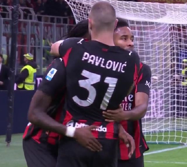 记者：若无意外费尔明周末将复出；德容正常训练但感冒还没好（记者称费尔明周末或迎复出，德容已随队合练但感冒未愈）