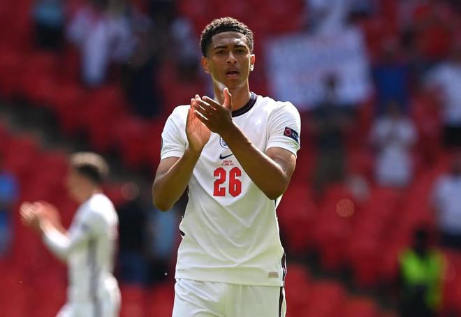 欧冠积分榜：阿森纳继续全胜领跑，拜仁3分之差位列第二（欧冠积分榜：阿森纳保持全胜居首，拜仁落后3分位居次席）