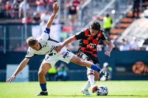 维埃里：现在拿皮奥和其他人比较毫无意义，应该让他安心踢球（维埃里：别再把皮奥和别人对比了，让他安心踢球吧）