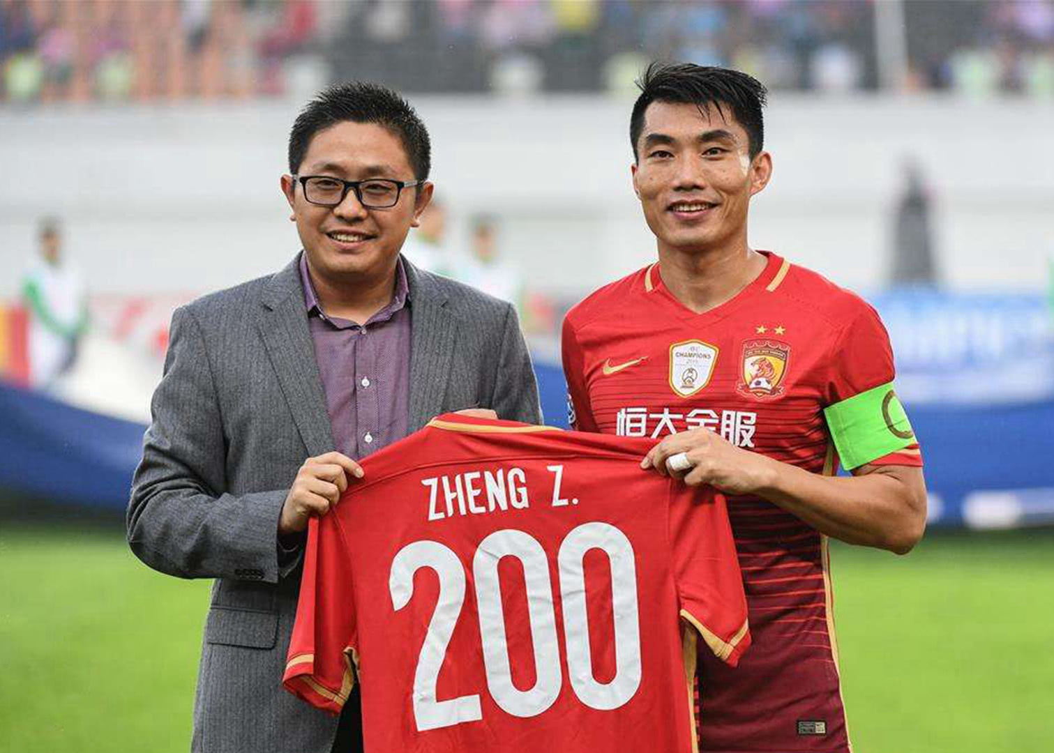 红魔内战？苏格兰丹麦生死战，3名曼联背景球员破门闪耀全场（红魔同室操戈？苏格兰对阵丹麦生死局，三位曼联背景球员先后破门抢尽风头）