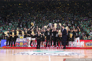 德甲战报：最后时刻连进2球，海登海姆2-1逆转绝杀柏林联合（德甲焦点战：海登海姆补时连入两球 2-1逆转绝杀柏林联合）