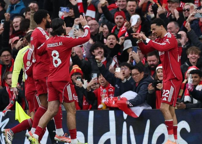 记者：纽卡要求谢什科48小时内答复，不打算拖到本周后半段（记者：纽卡斯尔要求谢什科两天内回应，不会把进程拖到本周后期）