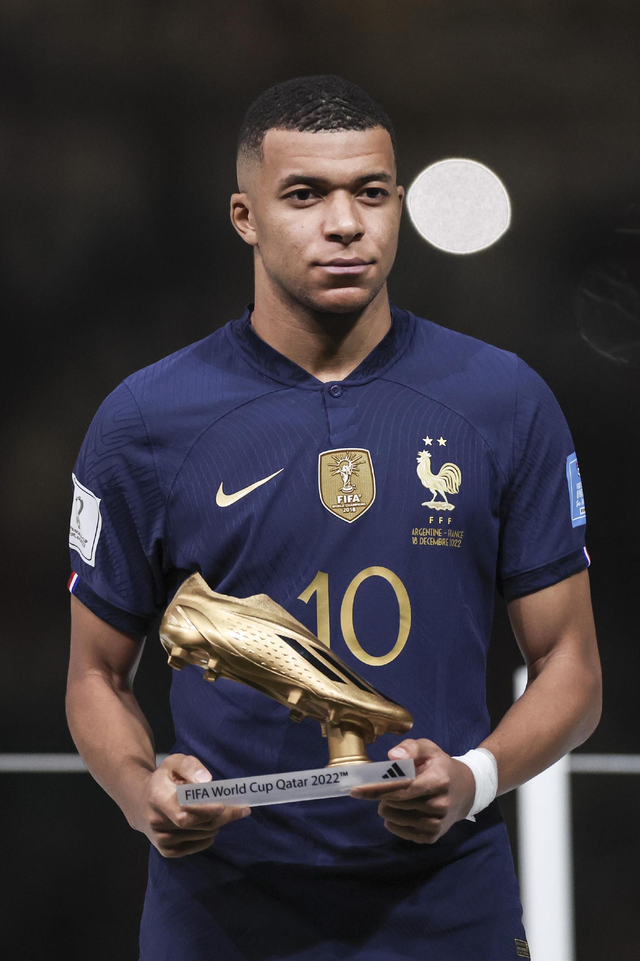 记者：马兹拉维被摩洛哥足协告知不要出战今日曼联的比赛（记者：摩洛哥足协要求马兹拉维缺席今天对阵曼联的比赛）