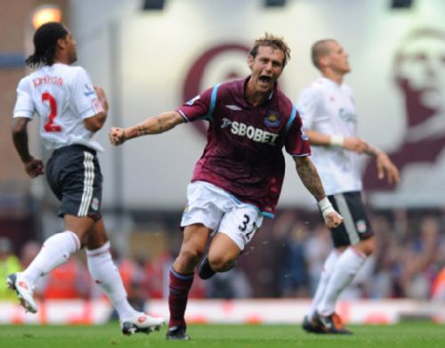 赛季首发阵容曝光 球迷热议（新赛季首发名单出炉 引发球迷热议）